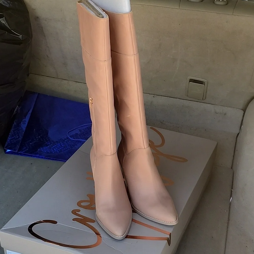 Boots - Picture 3 of 3